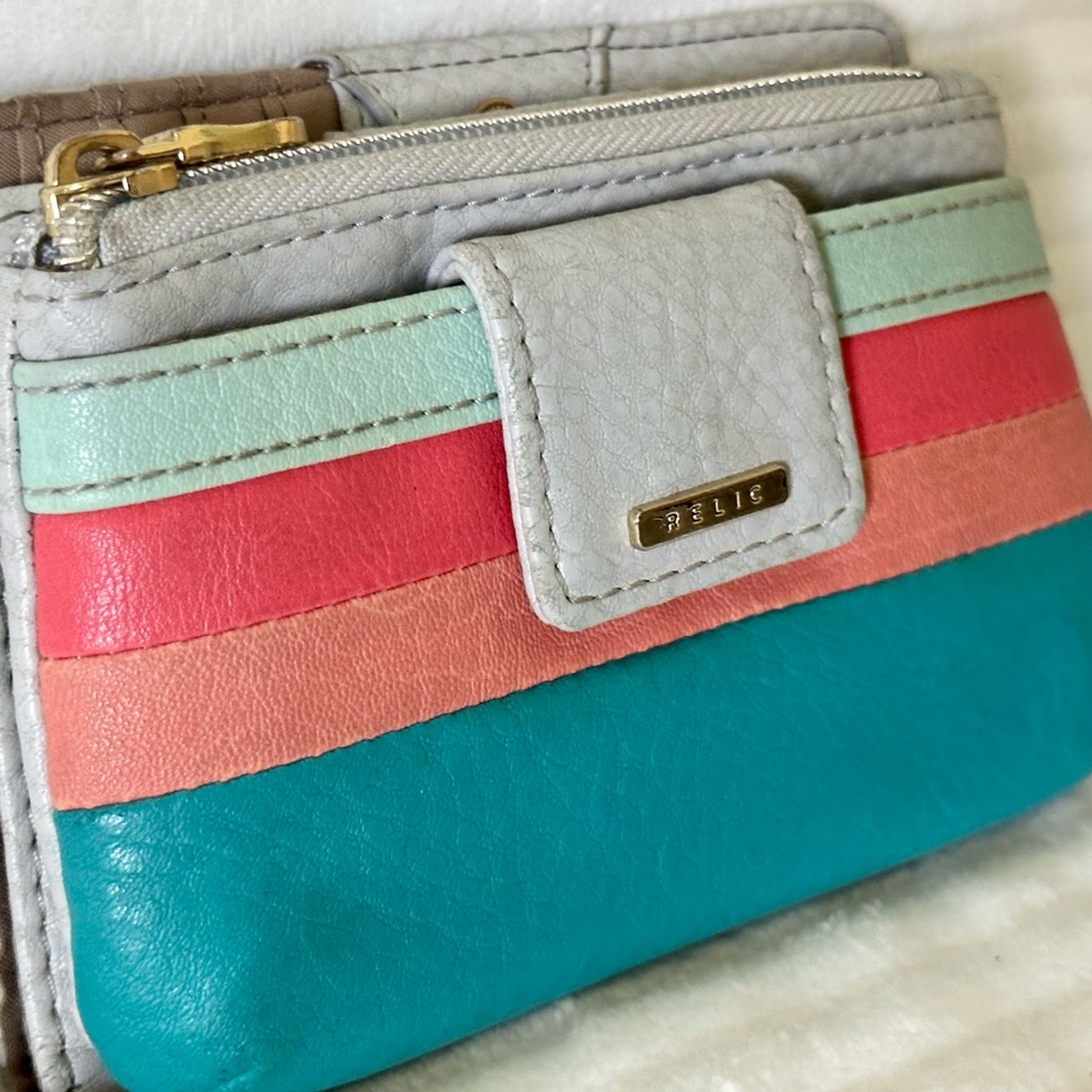 Relic By Fossil Euc Women’s Front Snap Closure Mu… - image 4